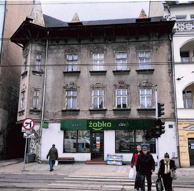Widok od strony ul. Dąbrowskiego na kamienicę na sprzedaż dwupiętrową zabytkową